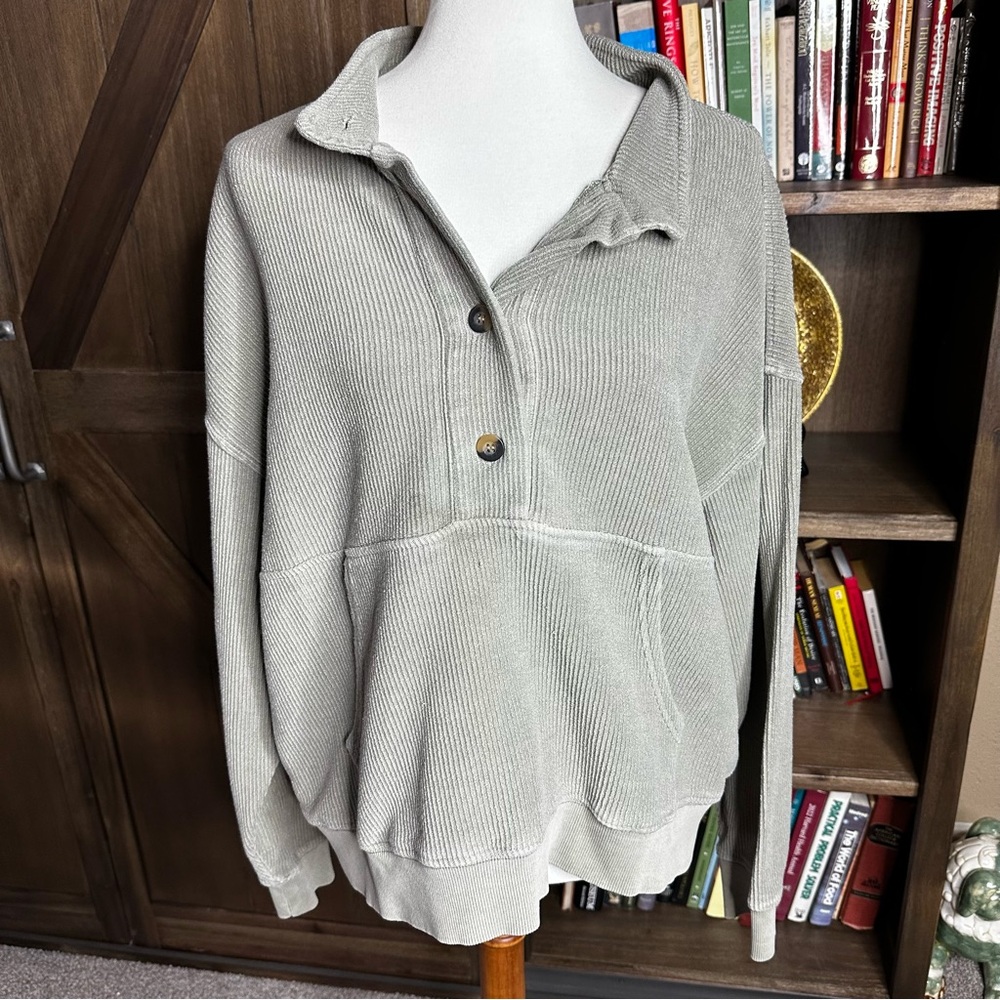 Thread & Supply Women's Green Sweater 🧵